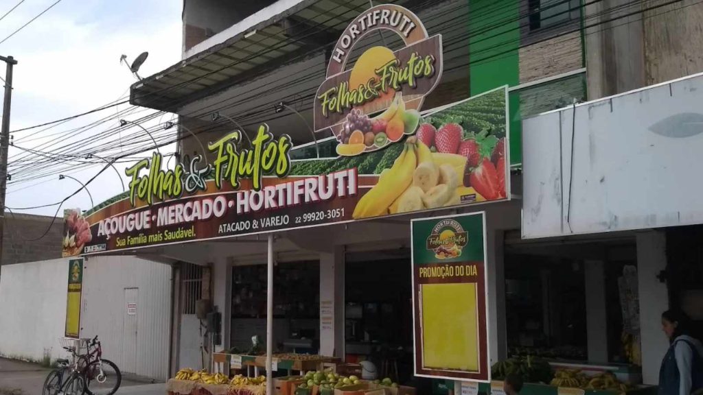 Hortifruti Folhas &Amp; Frutos Está Com Vagas Para Auxiliar De Serviços Gerais, Atendente, Repositor Entre Outros 4 Cargos Em Macaé Rj 1 Hortifruti Folhas &Amp; Frutos, Fachada, Letreiro, Clientes, Frutas, Bicicleta,