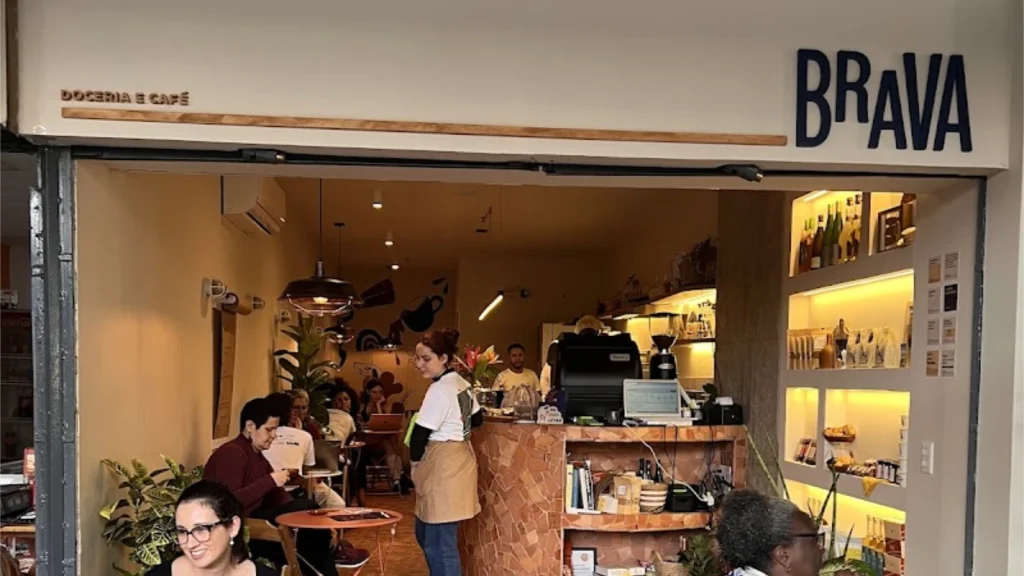 Brava Doceria, Loja, Clientes, Funcionários, Letreiro,