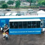 Conexão Trabalho Chega Com Vagas De Emprego E Serviços Em Nova Iguaçu Rj; Comparecer No Dia 18/06 11 Conexão Trabalho, Setrab Rj, Caminhão, Pessoas, Atendimento,