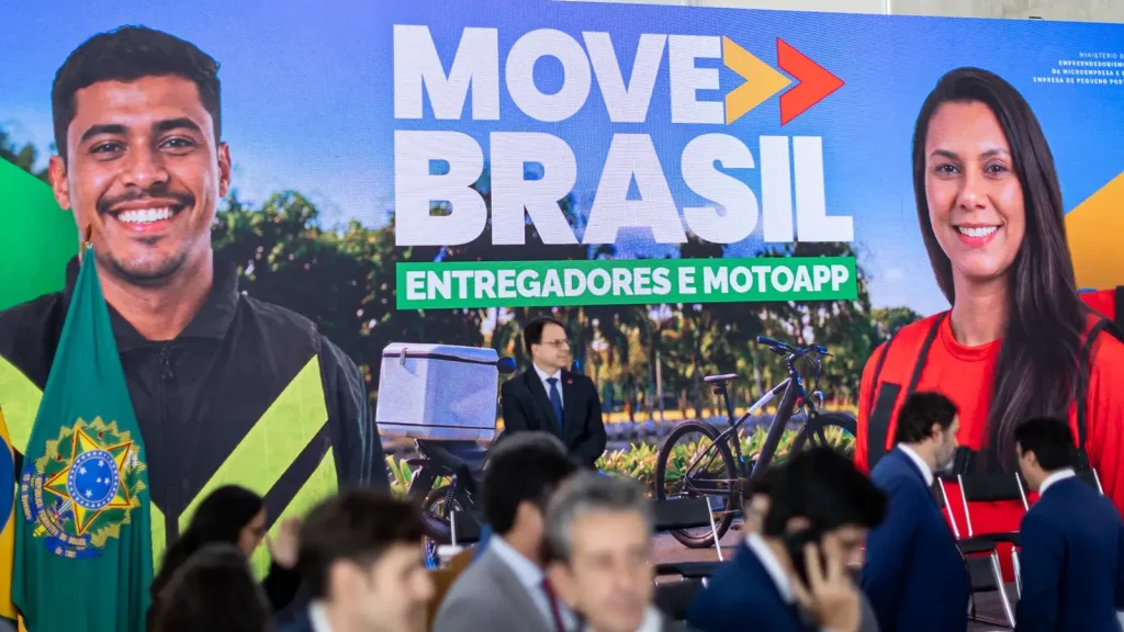 Move Brasil: Crédito Especial Para Você Renovar Sua Moto E Aumentar A Renda 1 Move Brasil, Evento, Telão, Pessoas,