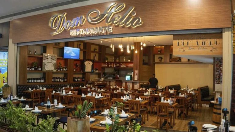 Restaurante Dom Hélio, Funcionário, Cadeiras, Mesas, Tv, Letreiro,