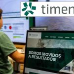 Timenow Oferece Vagas Para Assistente Administrativa, Técnico De Campo, Técnico De Inspeção E Mais Em Duque De Caxias Rj 12 Timenow, Logotipo, Funcionário, Computador, Escritório,