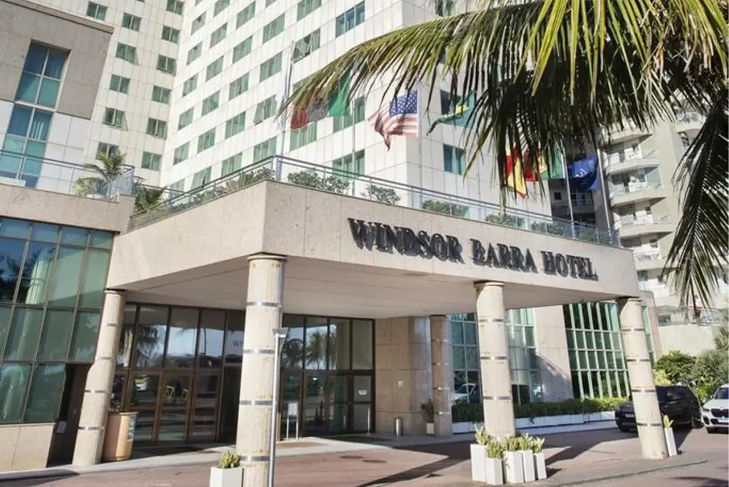 Windsor Hotéis, Letreiro, Bandeiras, Prédio, Carros,