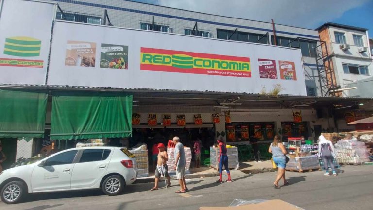 Rede Economia Tem 50 Vagas Para Atendente, Estoquista, Estoquista E Mais No Rj; Contato Pro Whatsapp 15 Rede Economia, Pessoas, Carro,