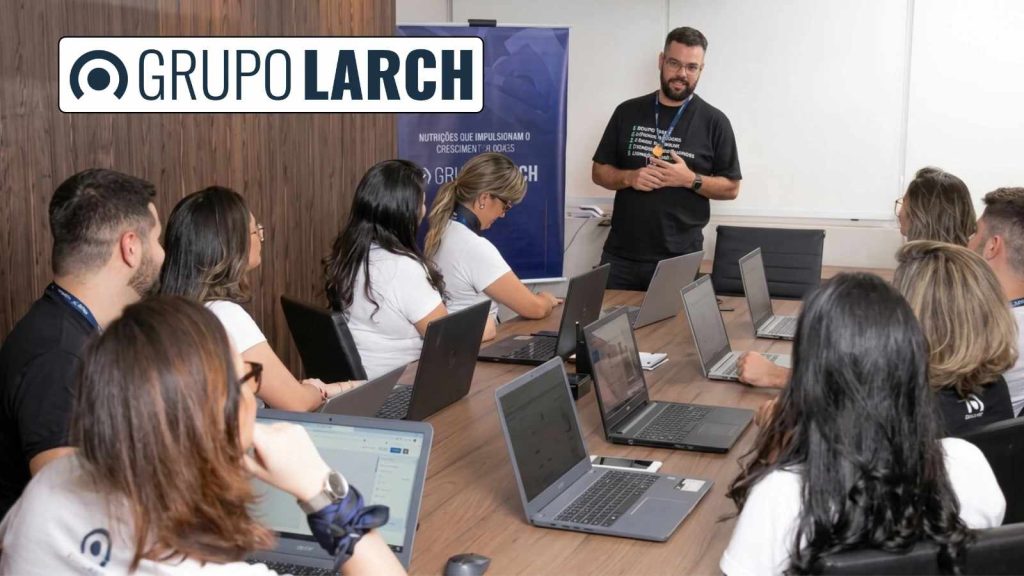 Grupo Larch Abre Vagas Para Analista Contábil E Supervisor No Rj 1 Grupo Larch, Funcionários, Laptops, Logotipo, Escritório,