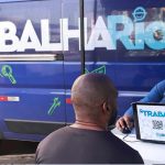 Trabalha Rio Leva Cadastro De Vagas De Emprego A Santa Cruz Rj Nesta Quarta (08/07); Saiba Onde Comparecer 12 Trabalha Rio, Pessoas,