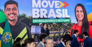 move brasil, evento, telão, pessoas,